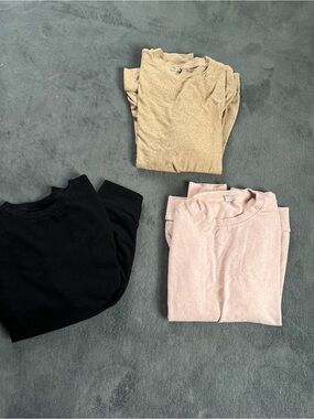 Lot 3 Uniqlo Soft Heat Tech Long Sleeve Women’s Medium Black White Pink